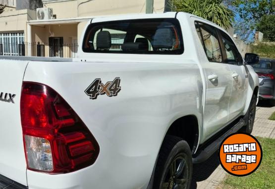 Camionetas - Toyota Hilux SR 4x4 2.8 2022 Diesel 93000Km - En Venta