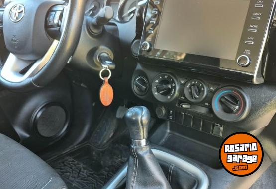 Camionetas - Toyota Hilux SR 4x4 2.8 2022 Diesel 93000Km - En Venta