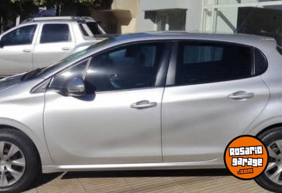 Autos - Peugeot 208 2013 Nafta 140000Km - En Venta