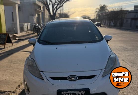 Autos - Ford Fiesta kinetic Titanium 2012 Nafta 200000Km - En Venta