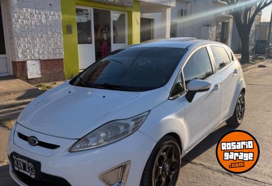 Autos - Ford Fiesta kinetic Titanium 2012 Nafta 200000Km - En Venta