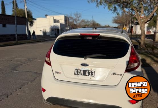 Autos - Ford Fiesta kinetic Titanium 2012 Nafta 200000Km - En Venta