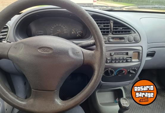 Autos - Ford Fiesta XL 1998 Diesel 200000Km - En Venta
