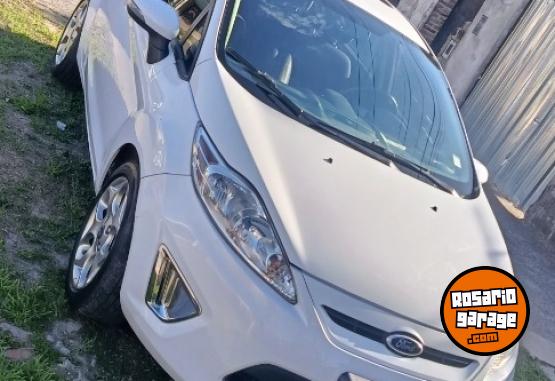 Autos - Ford Fiesta Kinetic desing 2013 Nafta 150000Km - En Venta