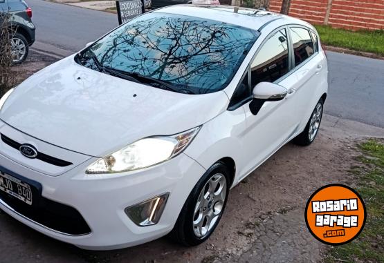 Autos - Ford Fiesta Kinetic desing 2013 Nafta 150000Km - En Venta