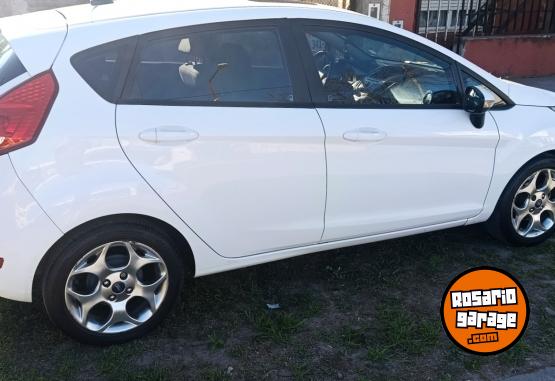 Autos - Ford Fiesta Kinetic desing 2013 Nafta 150000Km - En Venta