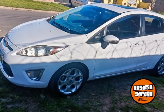 Autos - Ford Fiesta Kinetic desing 2013 Nafta 150000Km - En Venta