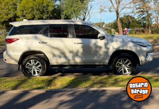 Camionetas - Toyota SW 4 SRX 2017 Diesel 180000Km - En Venta