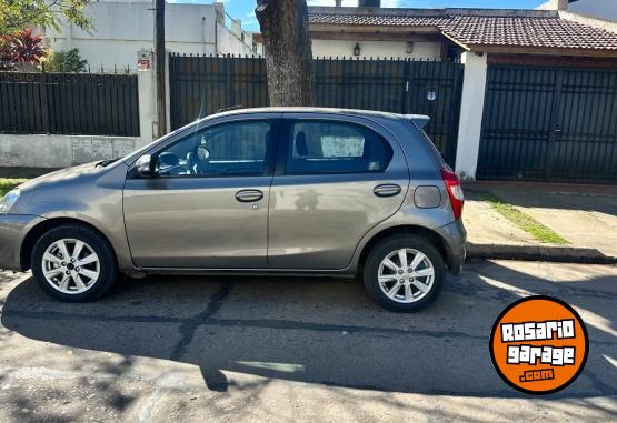 Autos - Toyota Etios 2017 Nafta 74000Km - En Venta