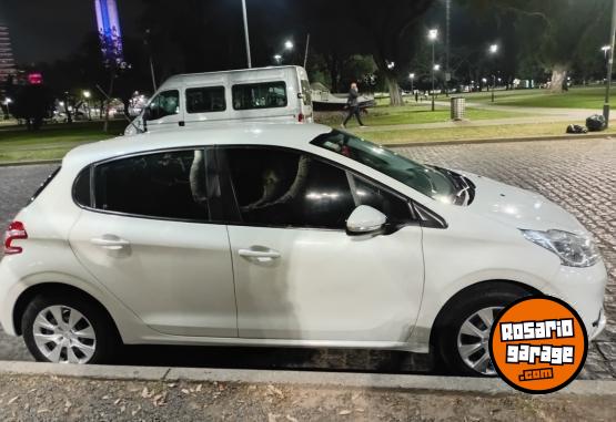 Autos - Peugeot 208 2014 Nafta 83000Km - En Venta