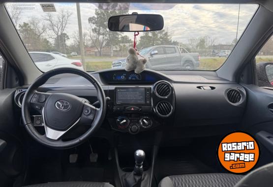 Autos - Toyota Etios XLS 2017 Nafta 90000Km - En Venta