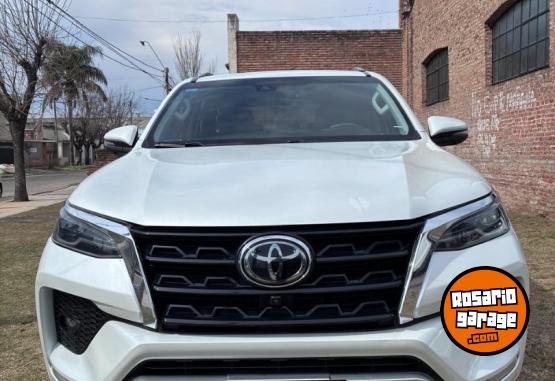Camionetas - Toyota SW4 SRX AT 7A 2023 Diesel 105000Km - En Venta