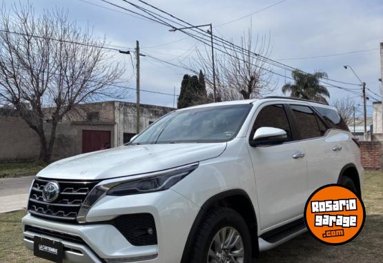 Camionetas - Toyota SW4 SRX AT 7A 2023 Diesel 105000Km - En Venta