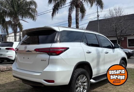 Camionetas - Toyota SW4 SRX AT 7A 2023 Diesel 105000Km - En Venta