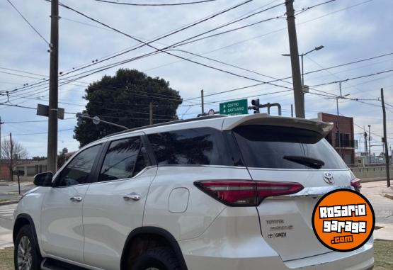 Camionetas - Toyota SW4 SRX AT 7A 2023 Diesel 105000Km - En Venta