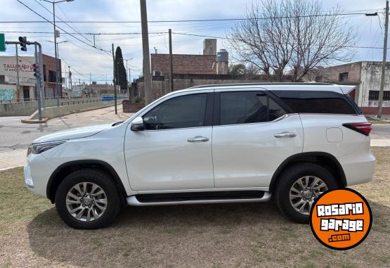 Camionetas - Toyota SW4 SRX AT 7A 2023 Diesel 105000Km - En Venta