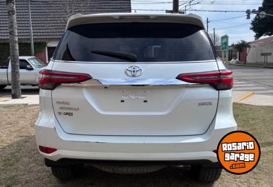 Camionetas - Toyota SW4 SRX AT 7A 2023 Diesel 105000Km - En Venta