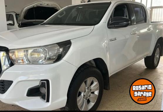 Camionetas - Toyota hilux pick-up 2.8 cd sr 2020 Diesel 122000Km - En Venta