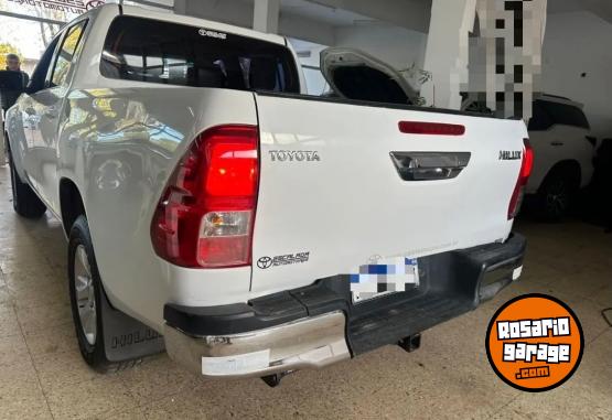 Camionetas - Toyota hilux pick-up 2.8 cd sr 2020 Diesel 122000Km - En Venta