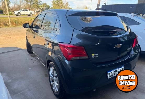 Autos - Chevrolet Ónix LT 2018 GNC 146000Km - En Venta