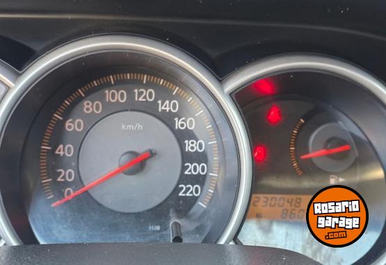 Autos - Nissan Tiida Visia 2010 Nafta 230000Km - En Venta