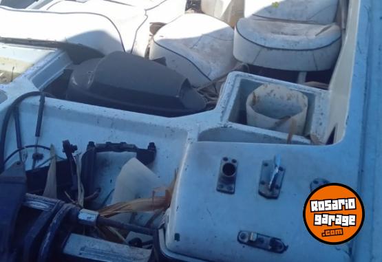 Embarcaciones - Vendo casco y motor desarmado (proyecto de restauraci�n) - En Venta