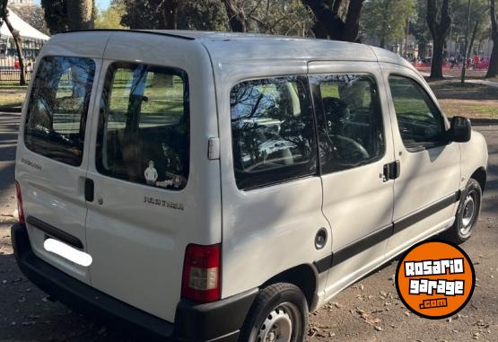 Utilitarios - Peugeot Partner 2013 GNC 222000Km - En Venta