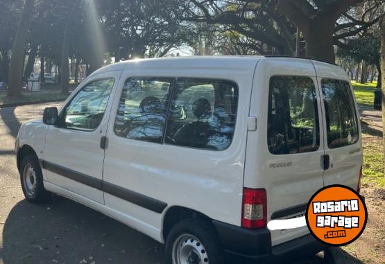 Utilitarios - Peugeot Partner 2013 GNC 222000Km - En Venta