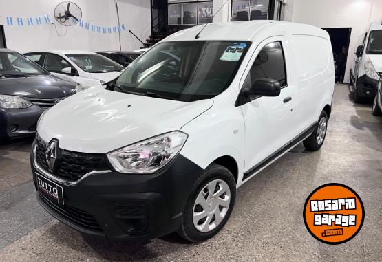 Utilitarios - Renault Kangoo confort 2022 Nafta 65000Km - En Venta