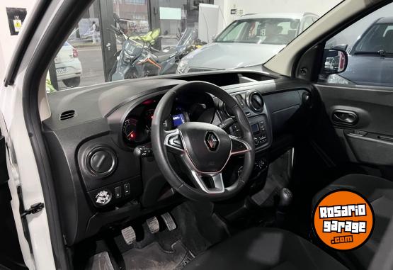 Utilitarios - Renault Kangoo confort 2022 Nafta 65000Km - En Venta