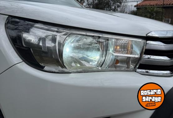 Camionetas - Toyota Hilux srv 4x2 2018 Diesel 99000Km - En Venta