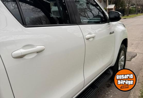 Camionetas - Toyota Hilux srv 4x2 2018 Diesel 99000Km - En Venta