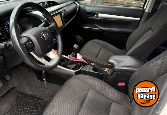 Camionetas - Toyota Hilux srv 4x2 2018 Diesel 99000Km - En Venta