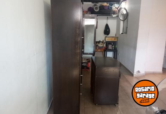 Hogar - Mueble cristalero con mesa para televisor - En Venta