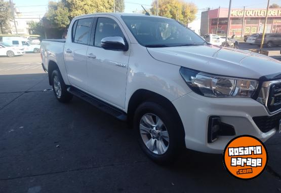 Camionetas - Toyota Toyota Hilux SRV 4x2 2019 Diesel 72000Km - En Venta