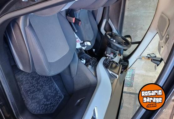 Autos - Peugeot 208 2015 GNC 125000Km - En Venta