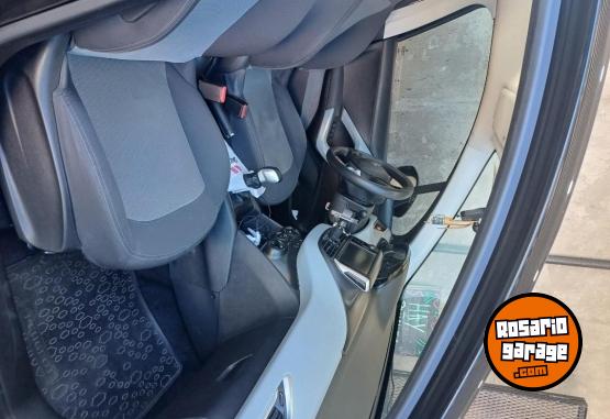 Autos - Peugeot 208 2015 GNC 125000Km - En Venta