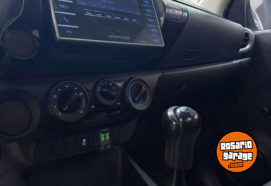 Camionetas - Toyota Hilux dx 2016 Diesel 150000Km - En Venta