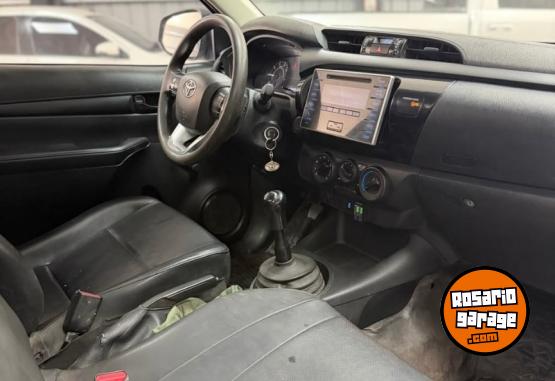 Camionetas - Toyota Hilux dx 2016 Diesel 150000Km - En Venta