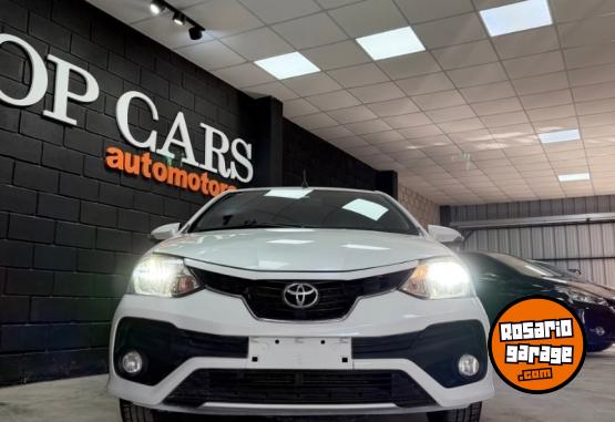 Autos - Toyota Etios Platinum 2017 Nafta 140000Km - En Venta