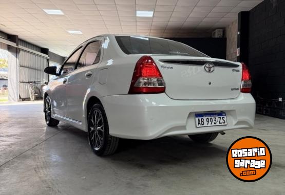 Autos - Toyota Etios Platinum 2017 Nafta 140000Km - En Venta