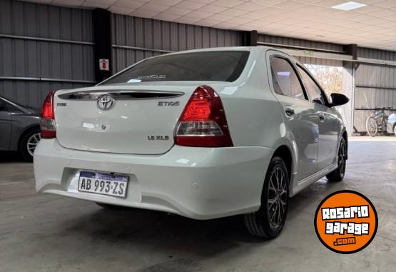 Autos - Toyota Etios Platinum 2017 Nafta 140000Km - En Venta