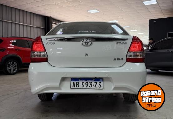 Autos - Toyota Etios Platinum 2017 Nafta 140000Km - En Venta