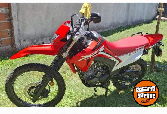 Motos - Honda Tornado xr 300cc 2025 Nafta 2000Km - En Venta