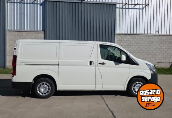 Utilitarios - Toyota Hiace furg�n 2025 Diesel 31500Km - En Venta