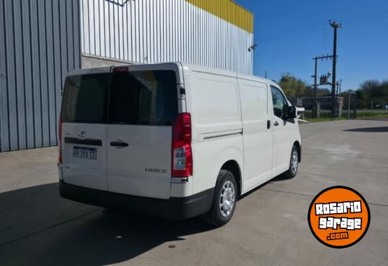 Utilitarios - Toyota Hiace furg�n 2025 Diesel 31500Km - En Venta