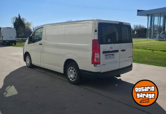 Utilitarios - Toyota Hiace furg�n 2025 Diesel 31500Km - En Venta