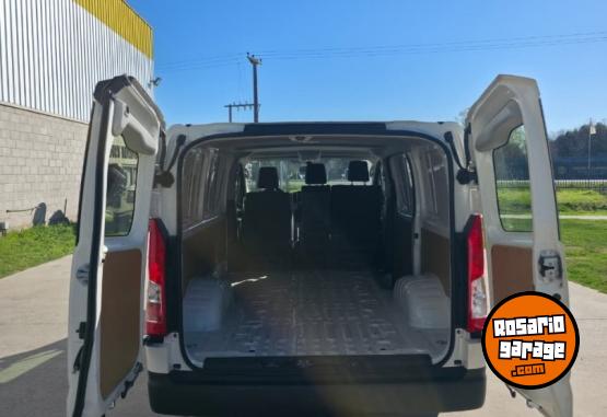 Utilitarios - Toyota Hiace furg�n 2025 Diesel 31500Km - En Venta