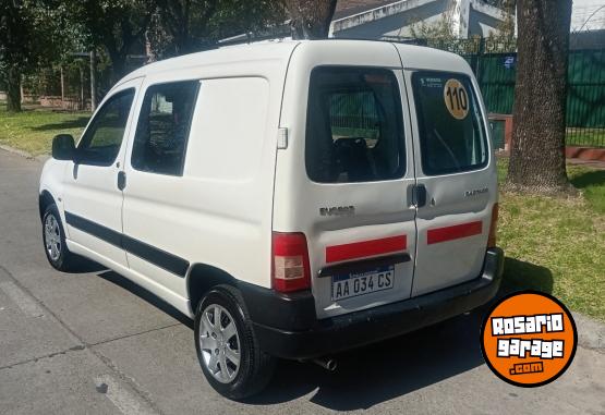 Utilitarios - Peugeot Partner Familiar. 2016 GNC 140000Km - En Venta