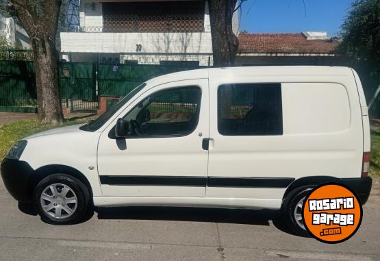 Utilitarios - Peugeot Partner Familiar. 2016 GNC 140000Km - En Venta